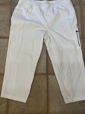 Chicos Women’s White Cargo Pants with Side Zipper Pocket   size 3